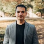 Reza Mehman, Gastgeber des Podcasts